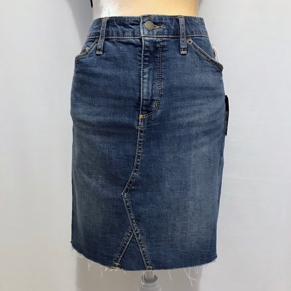 ❌SOLD❌ Universal Thread NWT Mini Jean Skirt Women 8/29 - Picture 2 of 11